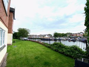 Communal Gardens - click for photo gallery
